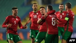 Техническият директор на БФС Георги Иванов-Гонзо няма да позволи за националния отбор на страната да играят играчи с чужд паспорт и "друг цвят на кожата". В момента треньор на националния отбор е сърбинът Младен Кръстаич.