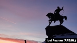 Уфа шаарындагы Салават Юлай уулунун айкели - эгемендик күрөшүнүн символу. Бедизчи Сосланбек Тавасиев. 1967-жыл.