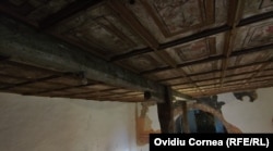 Structura de lemn a bisericii din Viștea este una rară, grinda-meșter, orizontală, sprijinind planșeul. Un singur exemplu mai există în Transilvania, nedatat însă, spun specialiștii.