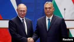 Vladimir Putin și Viktor Orbán în 2019. Orbán a pus de numeroase ori piedici sancțiunilor europene la adresa regimului Putin.