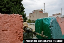 Військовослужбовець на блокпосту біля окупованої російськими військовими Запорізької АЕС перед прибуттям місії МАГАТЕ. 1 вересня 2022 року