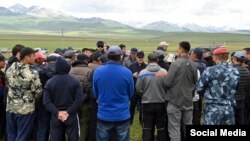 Президент Садыр Жапаров Бучук кенине барган учур. 2022-жыл