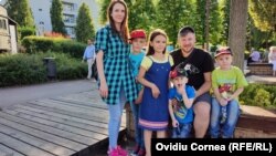 Yevgen Glazunov, Jenya - după cum îi spune lumea, soția lui și cei patru copii, la peste 5 luni de când au ajuns în România, la Cluj. Cei mici s-au adaptat foarte bine, în timp ce bărbatul, inginer constructor, se pregătește să înceapă un job în domeniu.