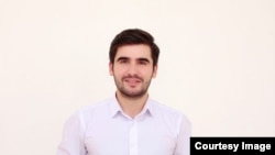 Акси Фаридун Хайруллозода аз саҳифаи фейсбукиаш 