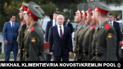 Акси Владимир Путин, президенти Русия, аз сафари пешинааш ба Тоҷикистон.