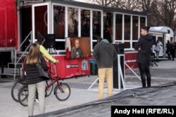 Just Pal Otvos (far right) and a few others turned up to watch the program live from outside the roadshow studio in Komarom on March 22.