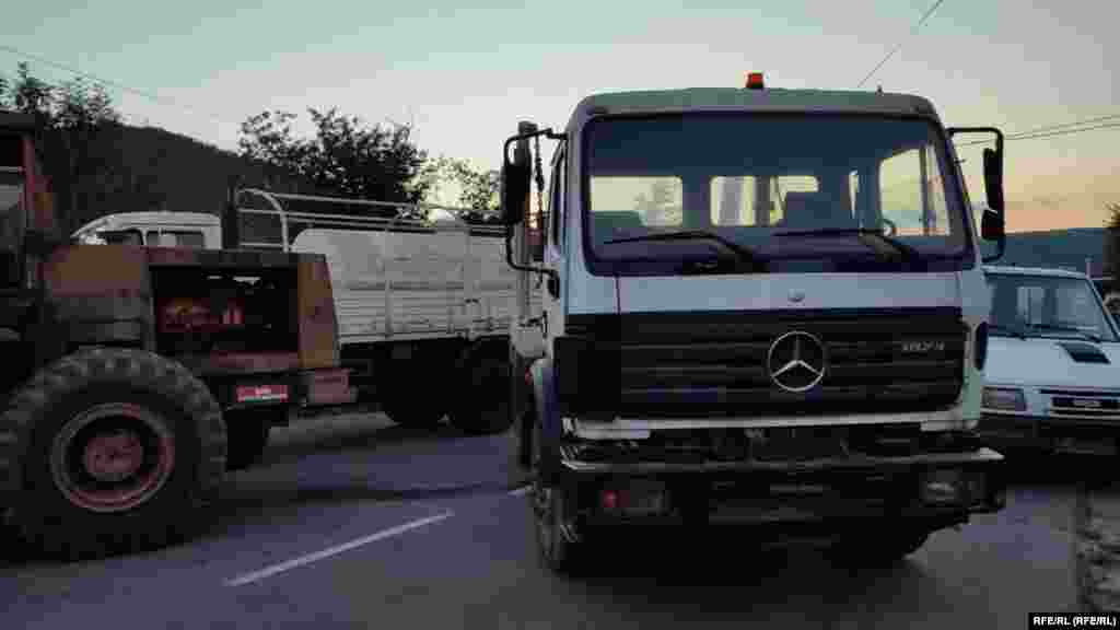 Блокиран пат во Рудари и Звечани.