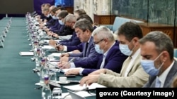 În 25 iulie, rectorii de la mai multe universități și reprezentanți ai consorțiilor universitare s-au întâlnit la Palatul Victoria cu premierul Nicolae Ciucă, care este acuzat de un posibil plagiat în lucrarea de doctorat. 