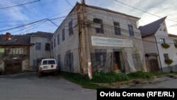 Compania canadiană deţine în continuare majoritatea construcţiilor de patrimoniu din Roşia Montană, multe dintre ele în curs de degradare.