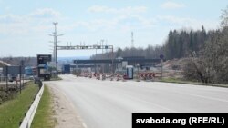 Літоўскі пункт пропуску ў Медніках на мяжы зь Беларусьсю. Архіўнае фота