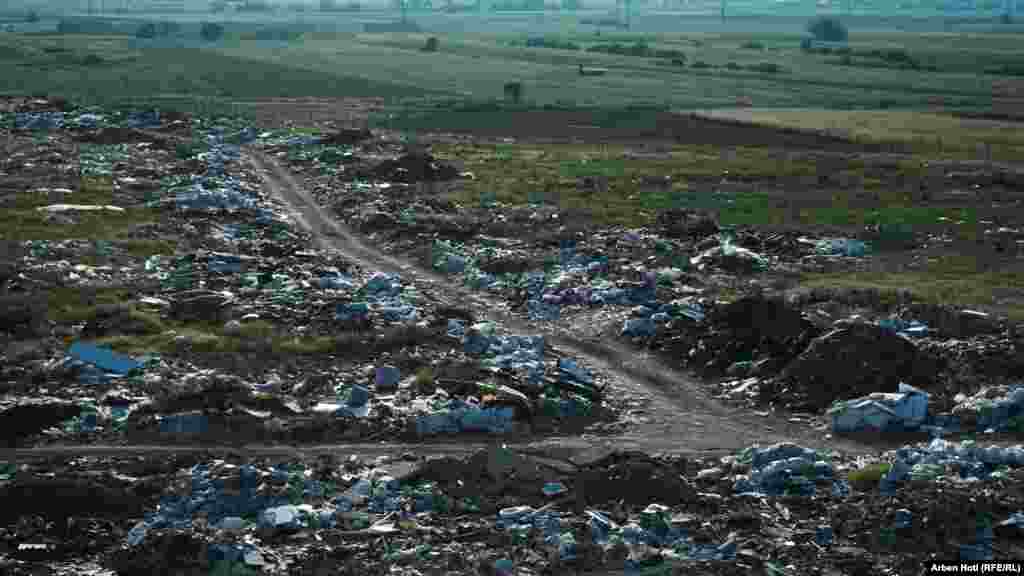 Општина Приштина планира, во соработка со државните власти, да ја огради дивата депонија за да спречи одлагање на отпадот.