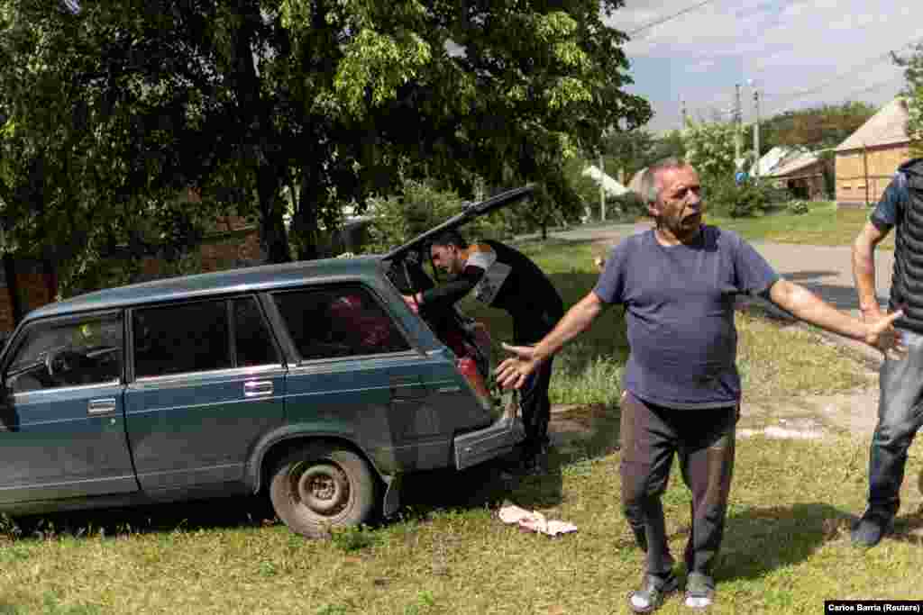 Жителі Бахмута готуються до евакуації із міста. 29 травня 2022 року&nbsp; &nbsp;