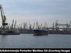 Portul Constanța este cel mai important port maritim din Balcani.