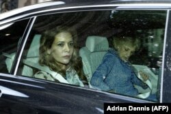 Şa gyzy Haýa Londonyň Ýokary kazyýetini terk edýär. 2019-njy ýylyň iýuly.