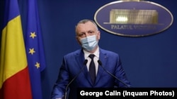 Ministrul Educației a anunțat că în primele trei săptămâni de școală nu au primit nicio cerere de testare în a opta zi de la niciun părinte din întreaga Românie. Zeci de părinți l-au contrazis pe rețelele de socializare