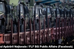 Blindate ale marinei spaniole în gara din Dumbrăveni, cu destinația Cincu.