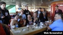 Британия "татарлары" паром белән Ла-Манш бугазын чыкканда