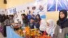 دختران دانش‌آموز در هرات ربات های دست ساز خود را به نمایش گذاشتند