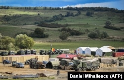 O fotografie prezintă un șantier de capacități de cazare, condus de ingineri de luptă belgieni la centrul de antrenament Cincu din centrul României, pe 20 septembrie 2022