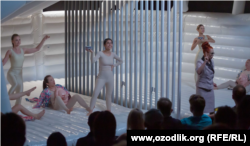 Несмотря на попытки воспрепятствовать, два года назад театр «Ильхом» успешно представил зрителям свой спектакль «Подпольные девочки».