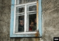 В одном из сел на линии разраничения противоборствующих сторон. Март 2016 года