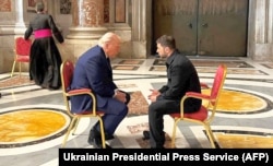 Встречал Дональда Трампа с Владимиром Зеленский на похоронах понтифика, 26 апреля 2025