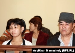 Асем Кенжебаева на суде по делу о смерти ее отца Базарбая Кенжебаева. Актау, 25 апреля 2014 года.