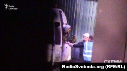 Мікроавтобус привіз від літака Віктора Медведчука з дружиною