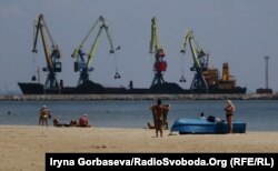 Пляж в Маріуполі, травень 2017 року