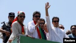عمران خان د حکومت ضد لاریون پر مهال - پخوانی انځور.
