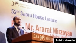  Арарат Мирзоян, министр иностранных дел Армении, выступает в Индийском совете по международным  делам, Нью-Дели, 10 марта 2025 г.