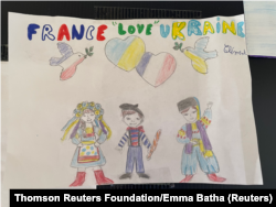 Дитячий малюнок у кімнаті для українських біженців на фермі на півночі Франції, 2022 рік