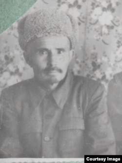 Абдысейит Кененсариев (1884-жылы туулган. Жантай болуштун уулу).