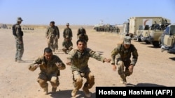 آرشیف، شماری از نیروهای افغان در حال آموزش نظامی در ولایت هرات