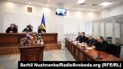 Суддя Маргарита Васильєва (у центрі) головує на засіданні з розгляду апеляцій на запобіжні заходи ексберкутівцям, Київський апеляційний суд, 27 грудня 2019 року