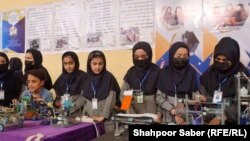 دختران ربات ساز هرات آرزو دارند دروازه همه مکاتب بار دیگر باز شود