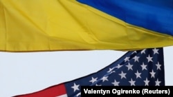 آرشیف، بیرق‌های امریکا و اوکراین