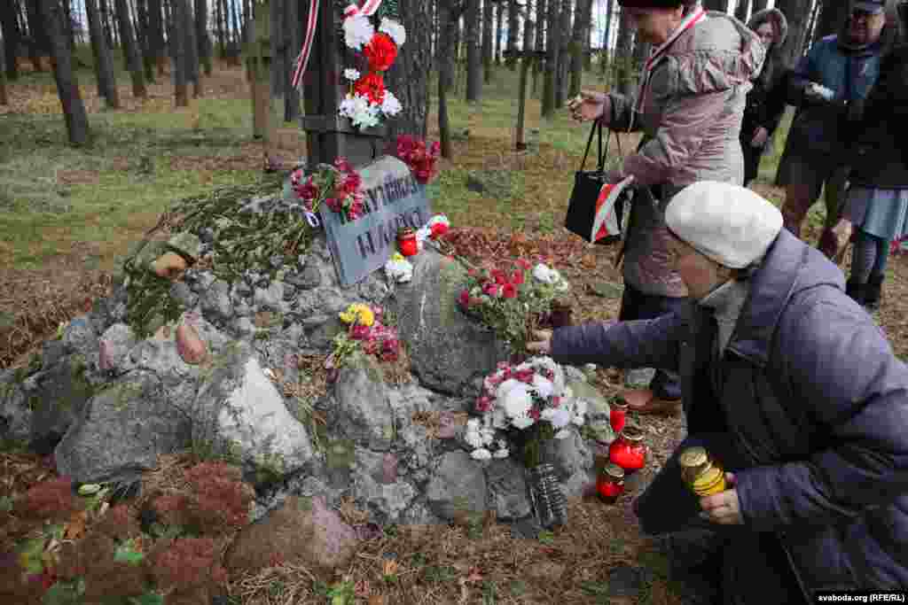Перша масова демонстрація в урочищі Куропати під Мінськом пройшла в 1988 році, тоді людей розігнали внутрішні війська з застосуванням сльозогінного газу і спецзасобів