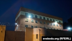 Журналісти провели ніч у слідчому ізоляторі на вулиці Окрестіна в Мінську