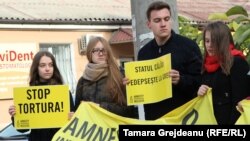 Protestul reprezentanţilor Amnesty International Moldova 