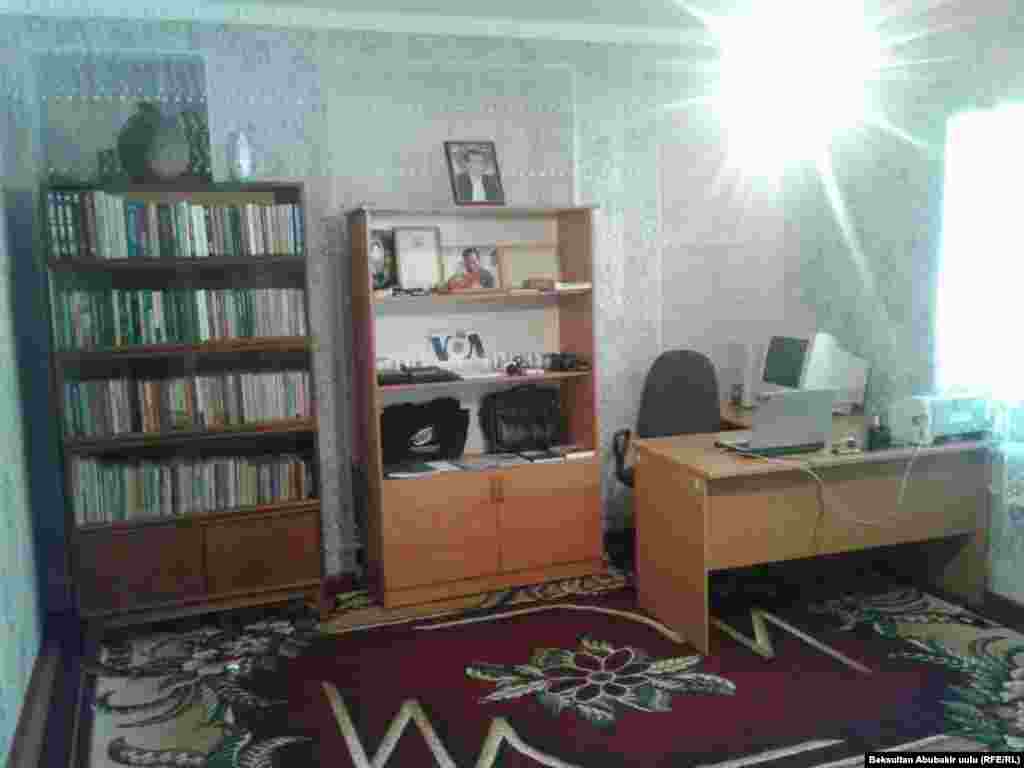 Алишер Саиповдун үй-музейи. Ал окуган китептер жана колдонгон буюмдары.
