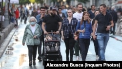 Dreptul angajaților de a se deconecta de la job, în afara orelor de program, este și pe agenda discuțiilor europene. Imagine cu caracter ilustrativ, de la un marș al pietonilor, mai 2021.