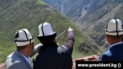 8-июнда гидротоннель түшчү жерде жардыруу болду. Ага президент баштаган бийлик өкүлдөрү катышты. 2022-жыл.