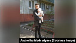 Маленька Кароліна пам'ятатиме тата лише з фото