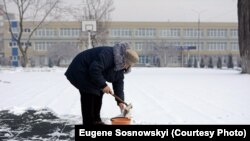 Щоб отримати воду, жителі Маріуполя вдавалися до різних способів