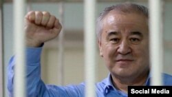 Өмүрбек Текебаев.