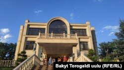 Дом бывшего президента Алмазбека Атамбаева в Кой-Таше. 2019 год. 
