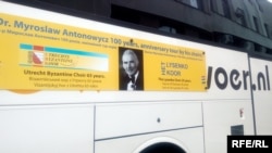 Гастрольне турне Західною Україною присвячене 100-річчю від дня народження диригента Мирослава Антоновича, який у Нідерландах створив ці колективи відповідно 65 і 20 років тому