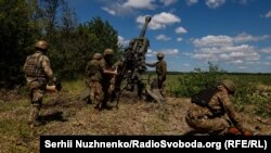 Українські військові активно застосовують 155-міліметрову гаубиці М777, яку Сполучені Штати передали ЗСУ. Донеччина, 6 червня 2022