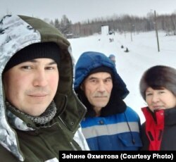 Фидәрис Әхмәтов әтисе һәм әнисе белән